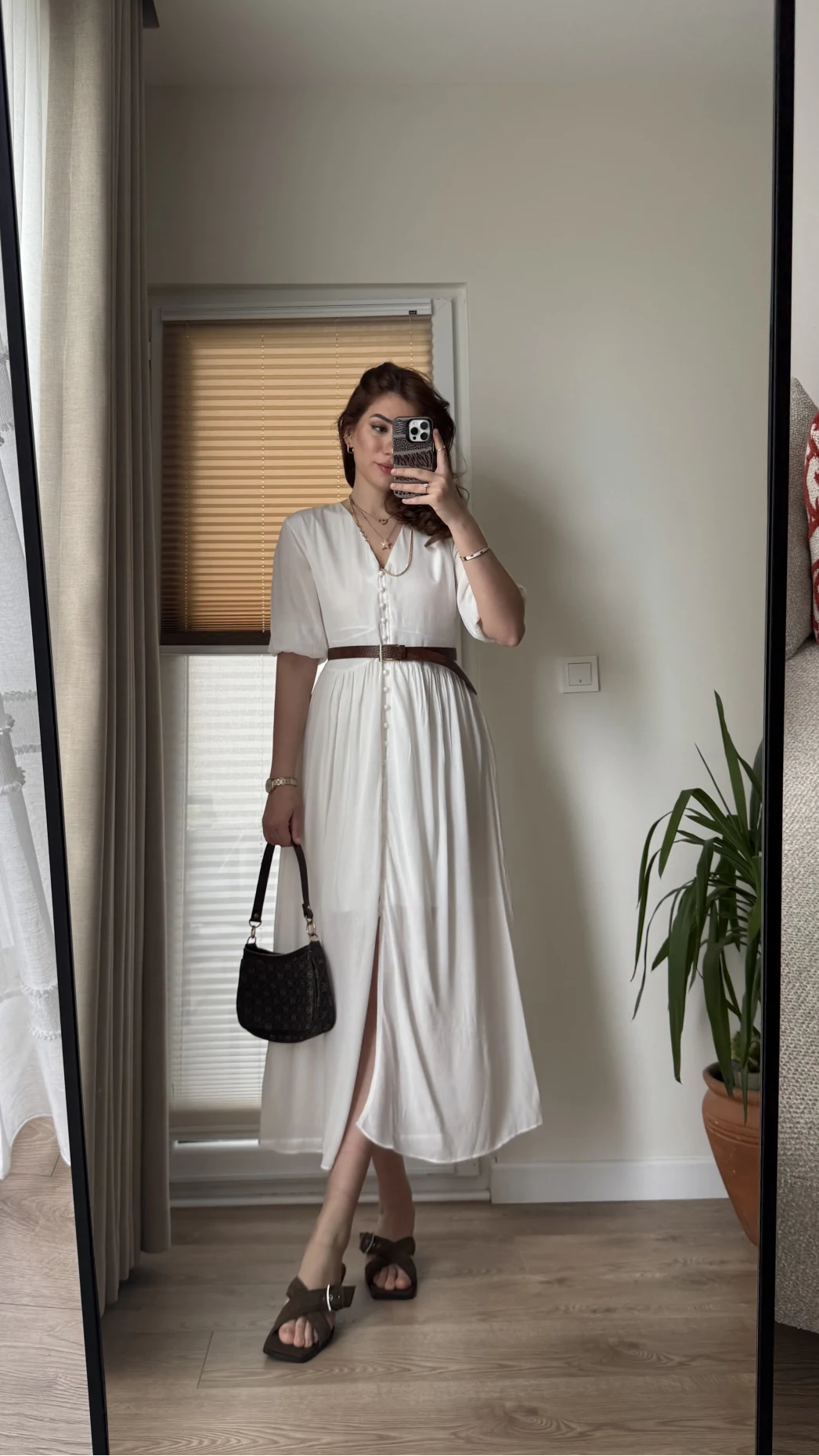 Önü Düğme Detay Beyaz Elbise