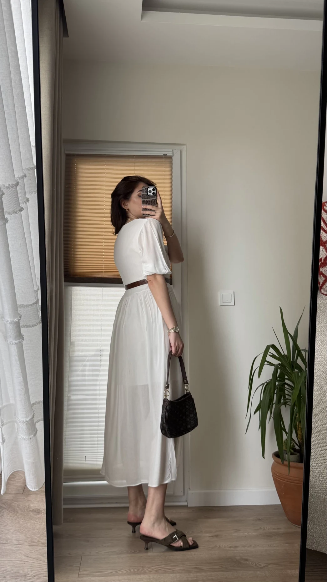 Önü Düğme Detay Beyaz Elbise