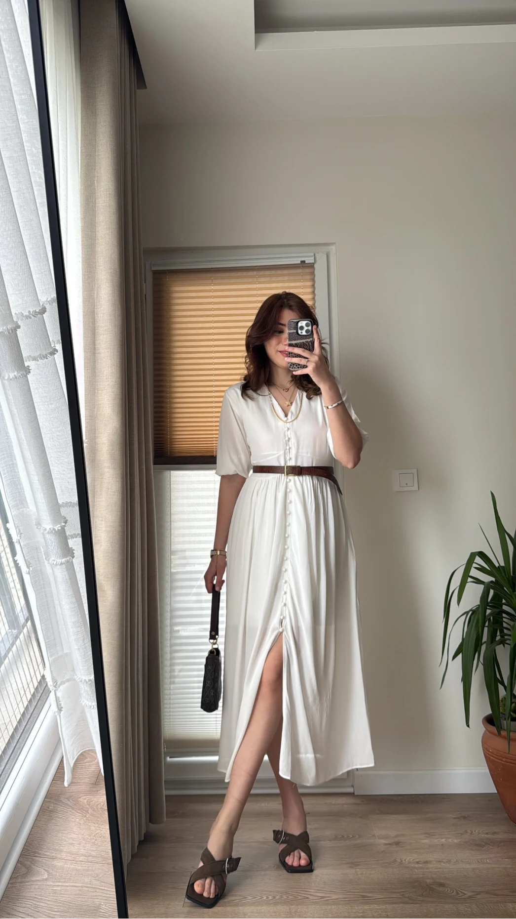 Önü Düğme Detay Beyaz Elbise