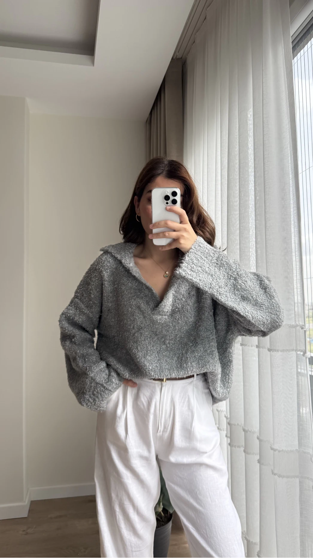 Peluş V Yaka Koyu Gri Kazak