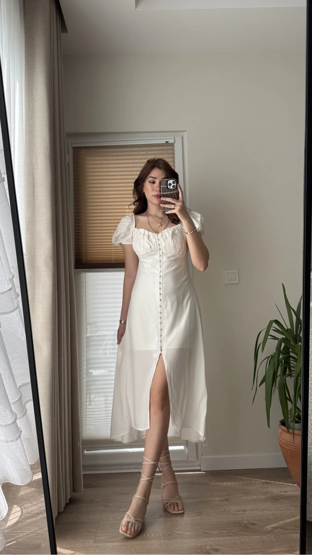 Prenses Yaka Beyaz Astarlı Elbise