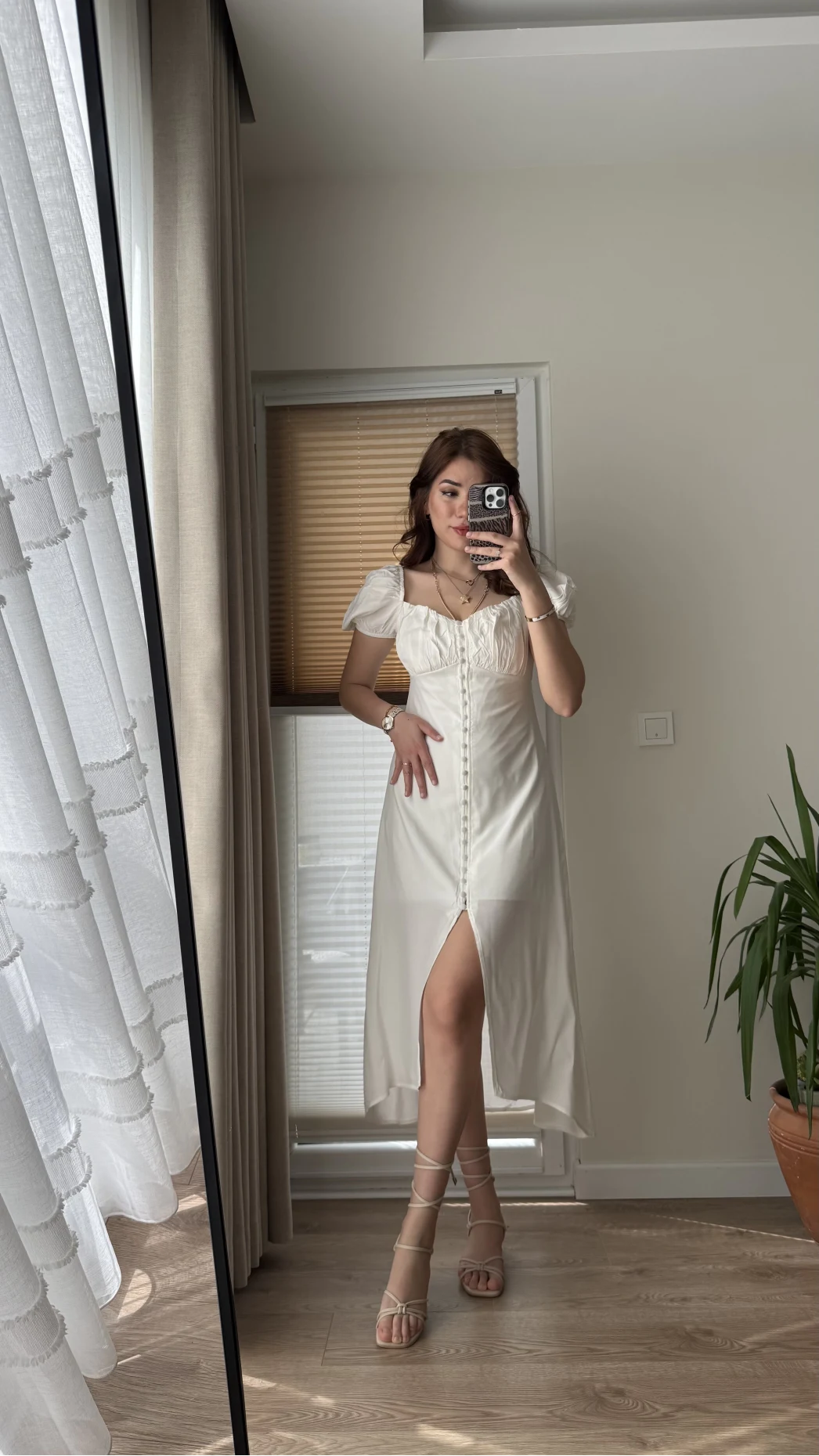 Prenses Yaka Beyaz Astarlı Elbise