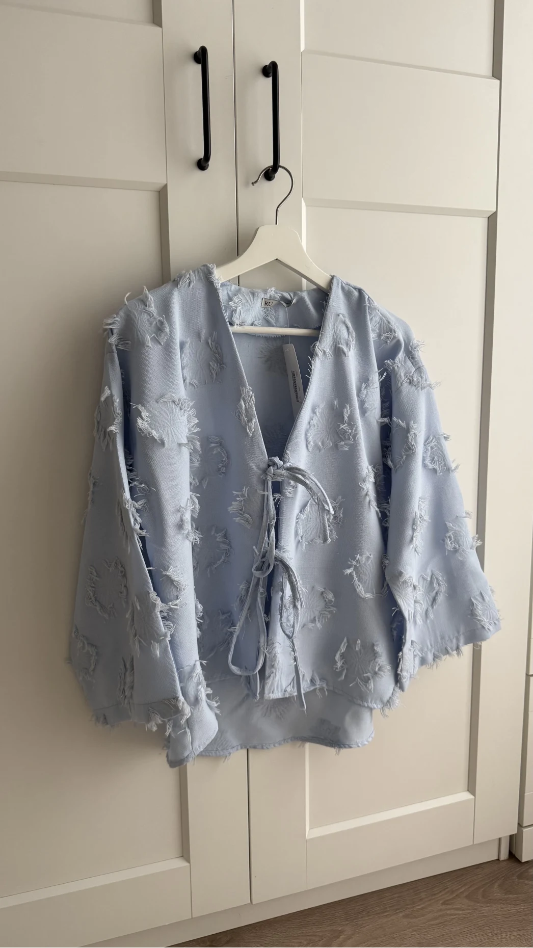 Püskül Detay Bağlamalı Gömlek Bebe Mavisi