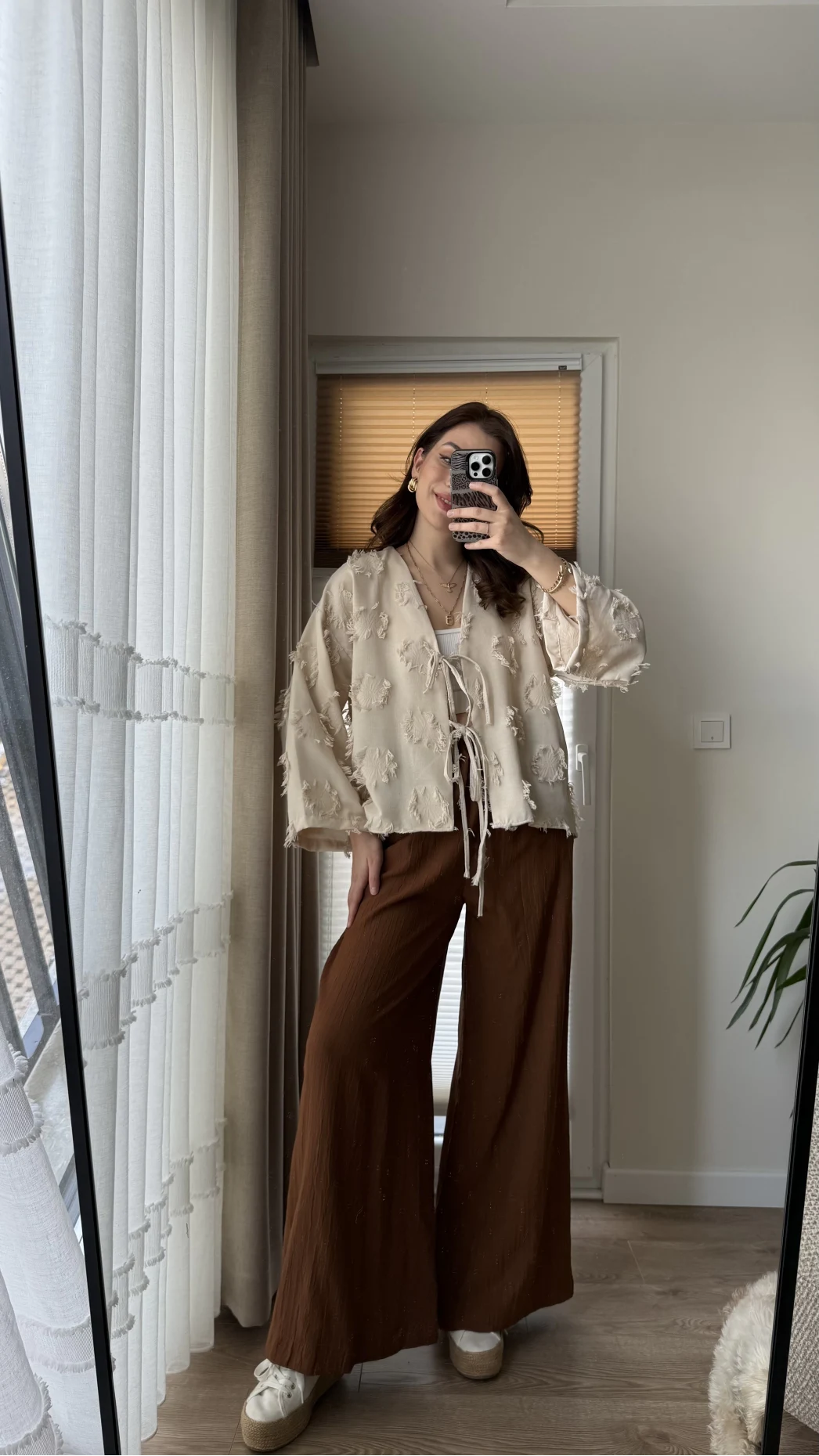 Püskül Detay Bağlamalı Gömlek Krem