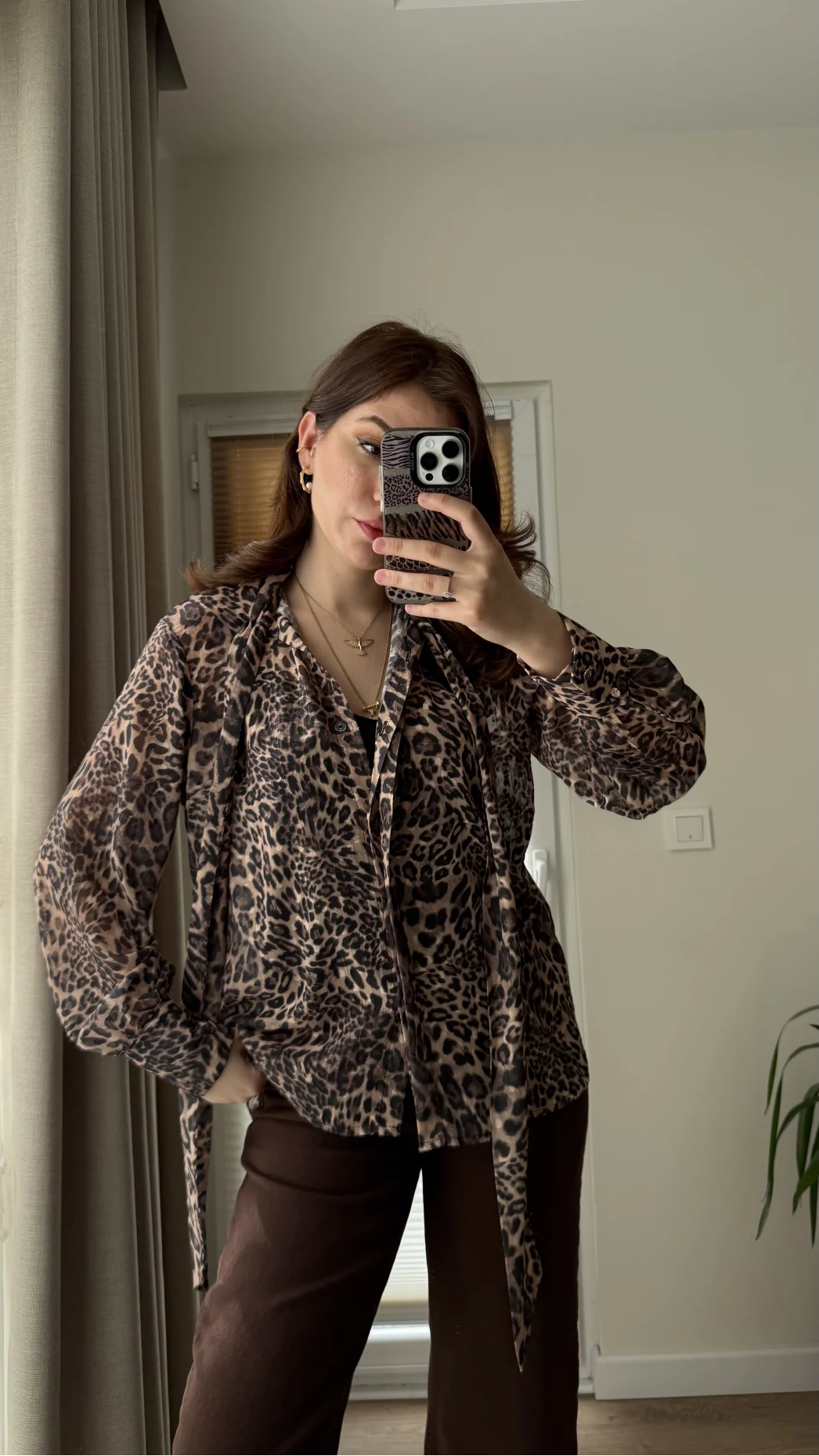 Şifon Leopar Fular Detay Bluz