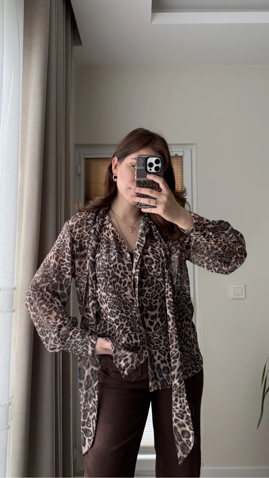 Şifon Leopar Fular Detay Bluz