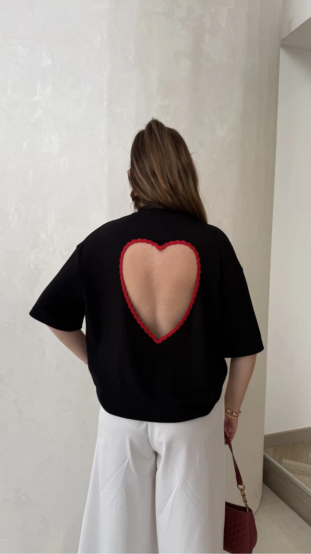 Sırtı Kalp Detay Siyah T-Shirt - Kod: 1113