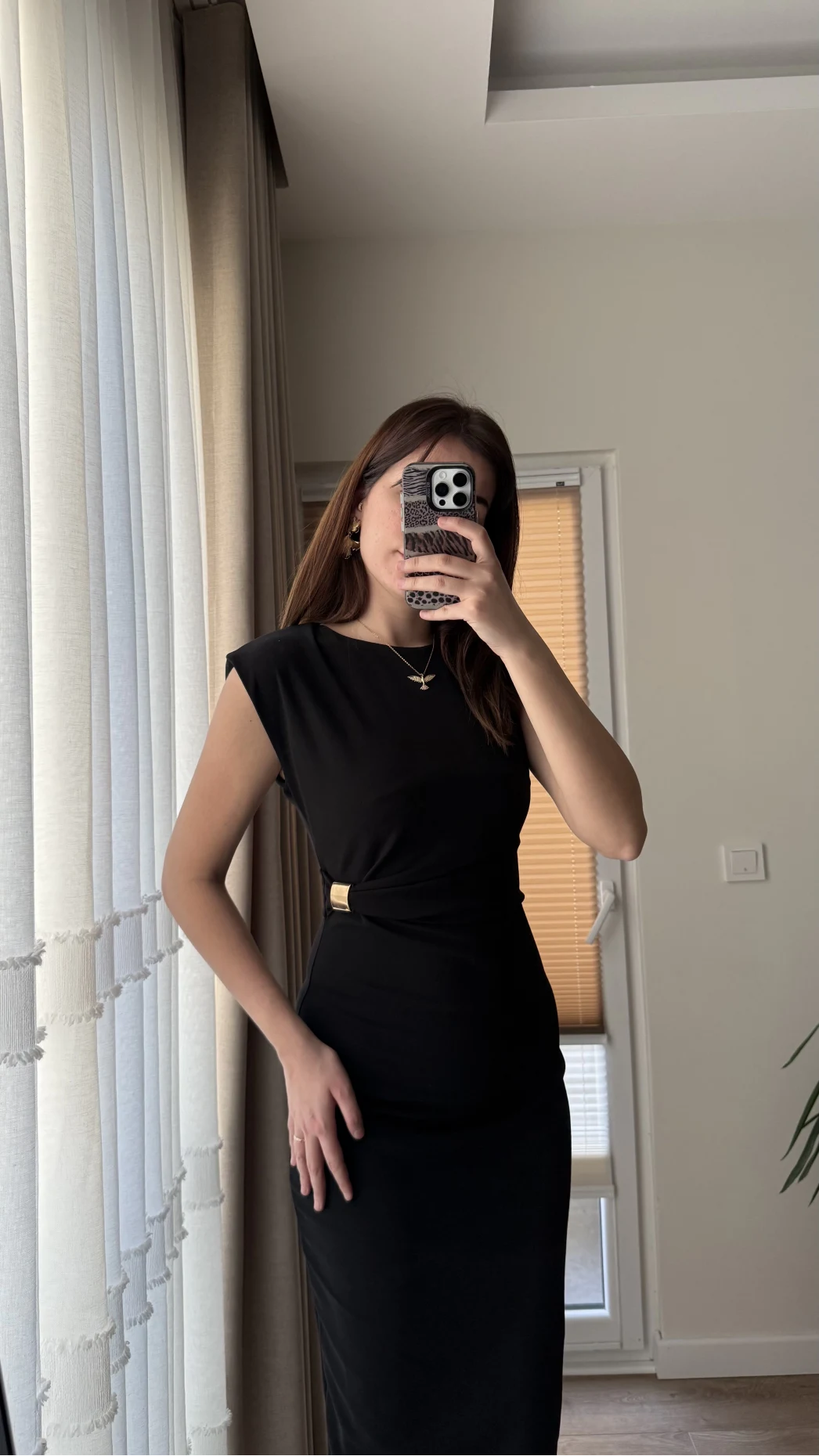 Siyah Altın Tokalı Elbise