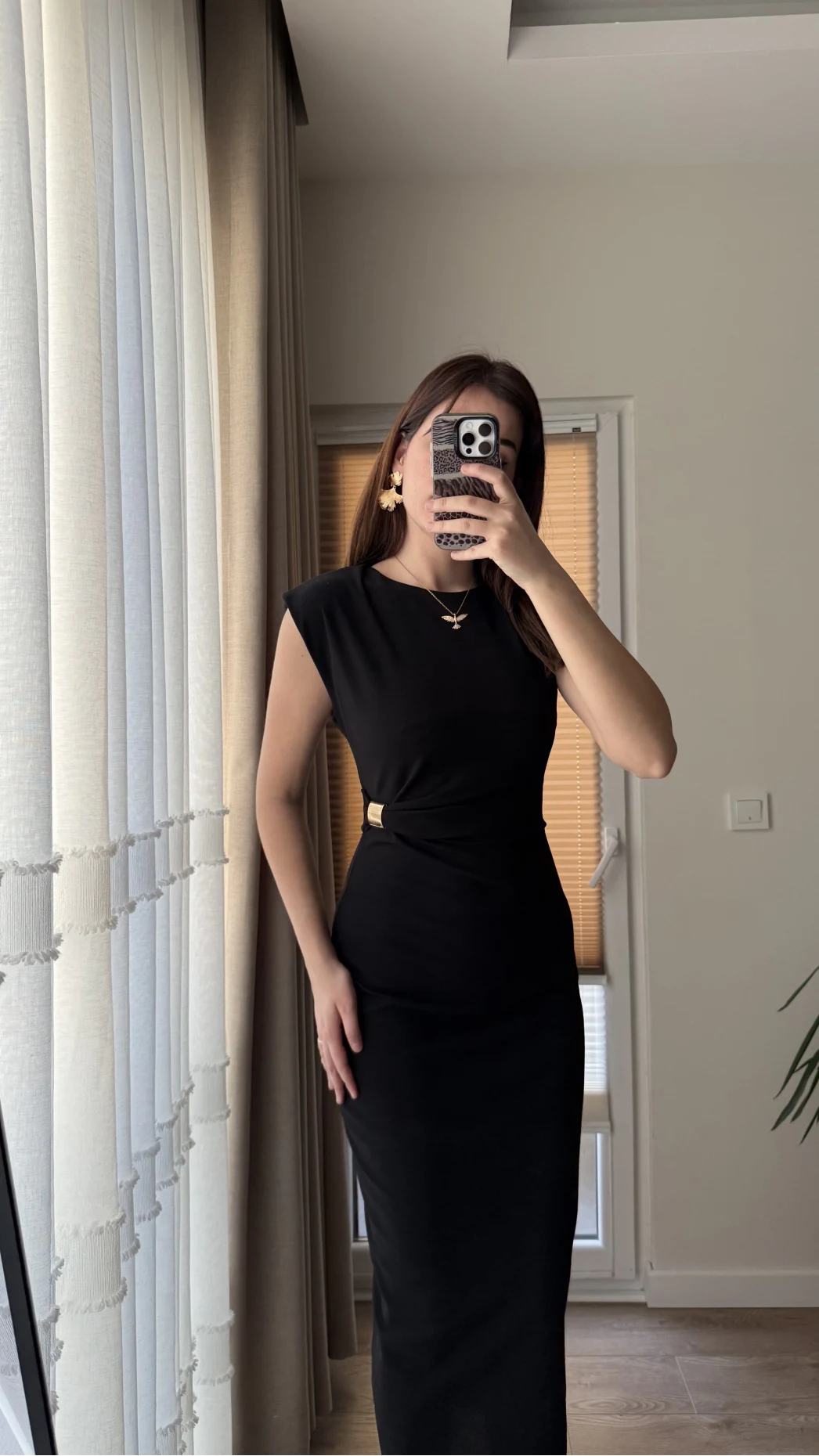 Siyah Altın Tokalı Elbise