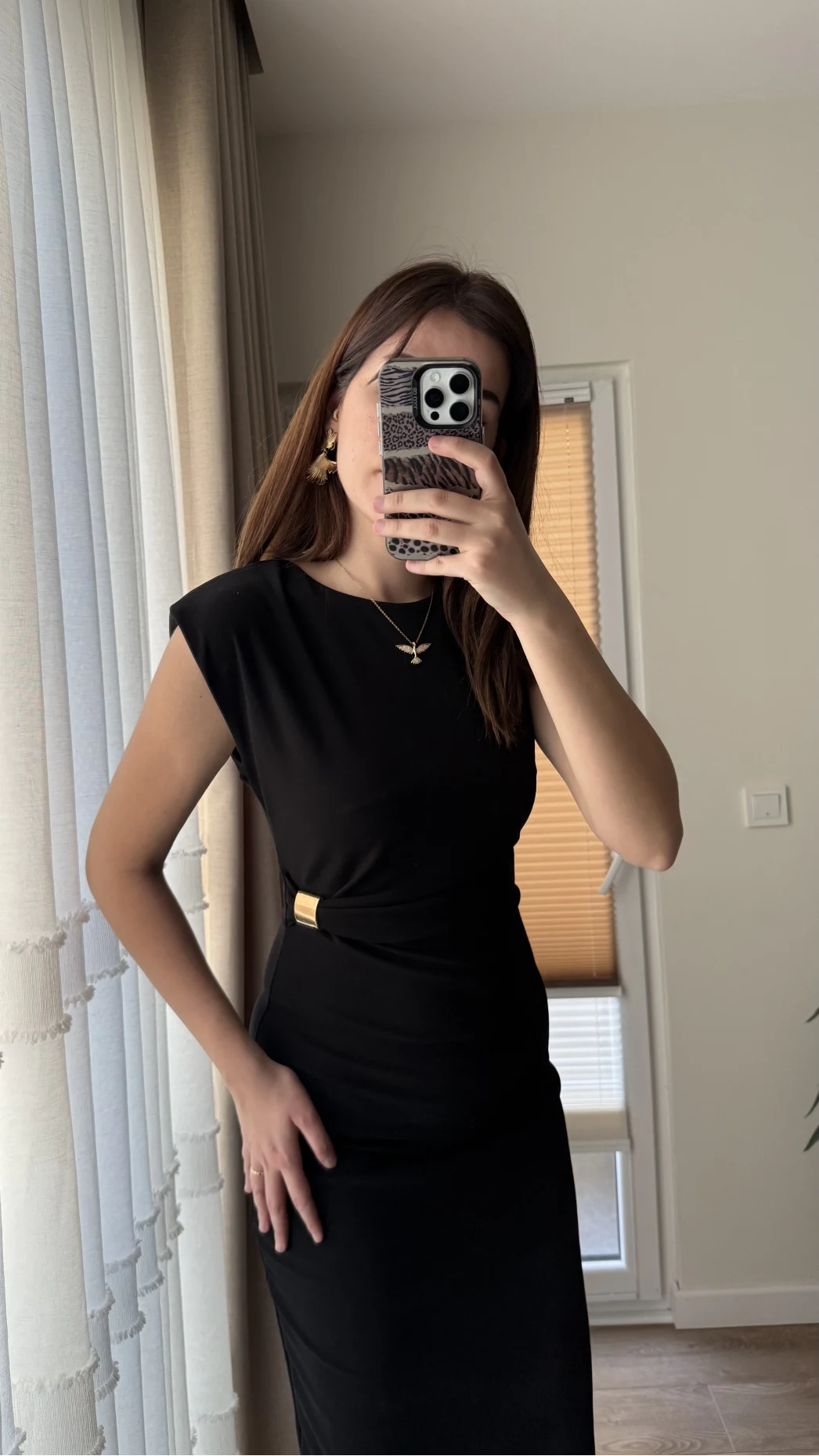 Siyah Altın Tokalı Elbise