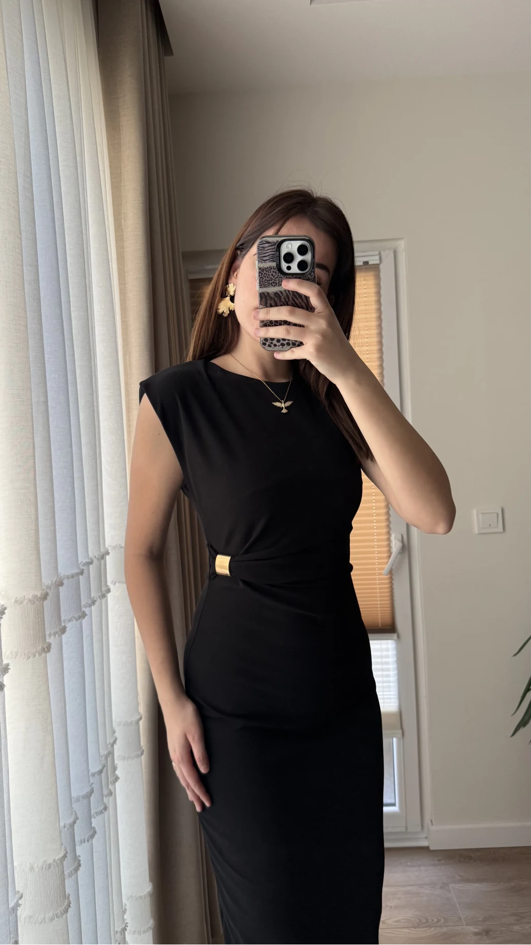 Siyah Altın Tokalı Elbise