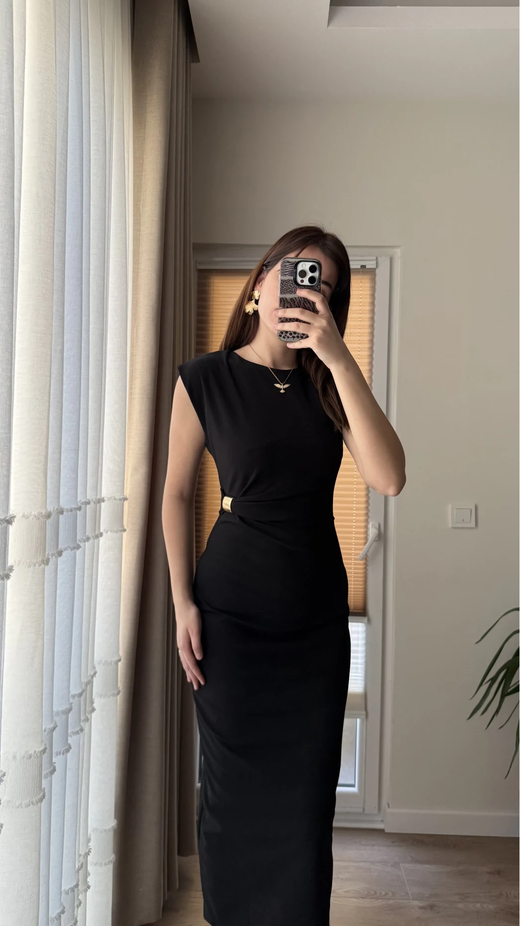 Siyah Altın Tokalı Elbise