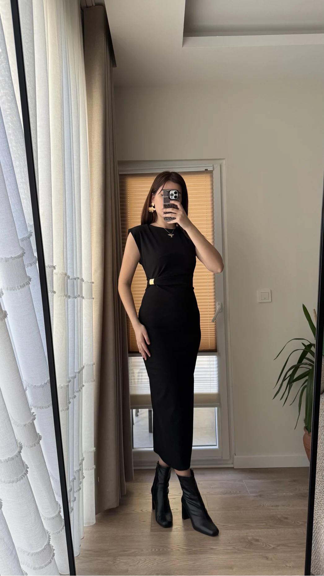 Siyah Altın Tokalı Elbise