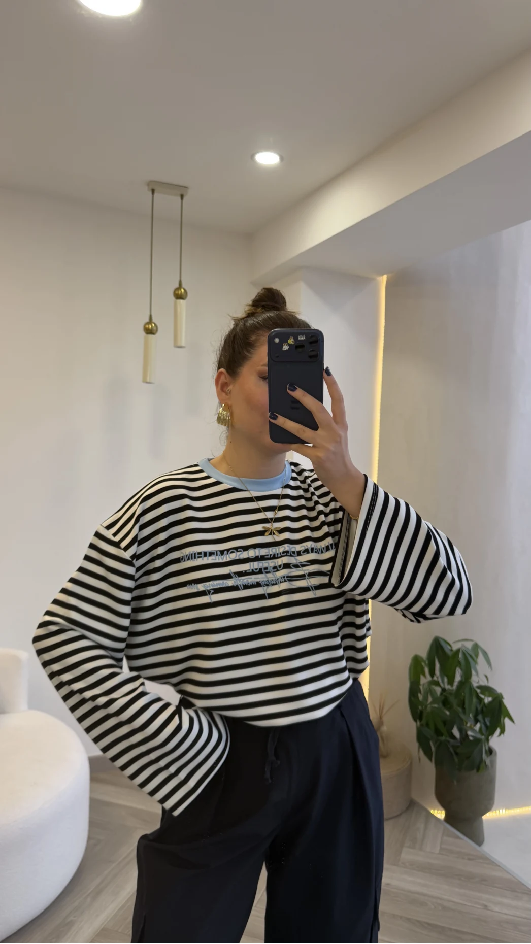 Siyah Çizgili Mavi Baskılı Sweatshirt - Kod: 1126