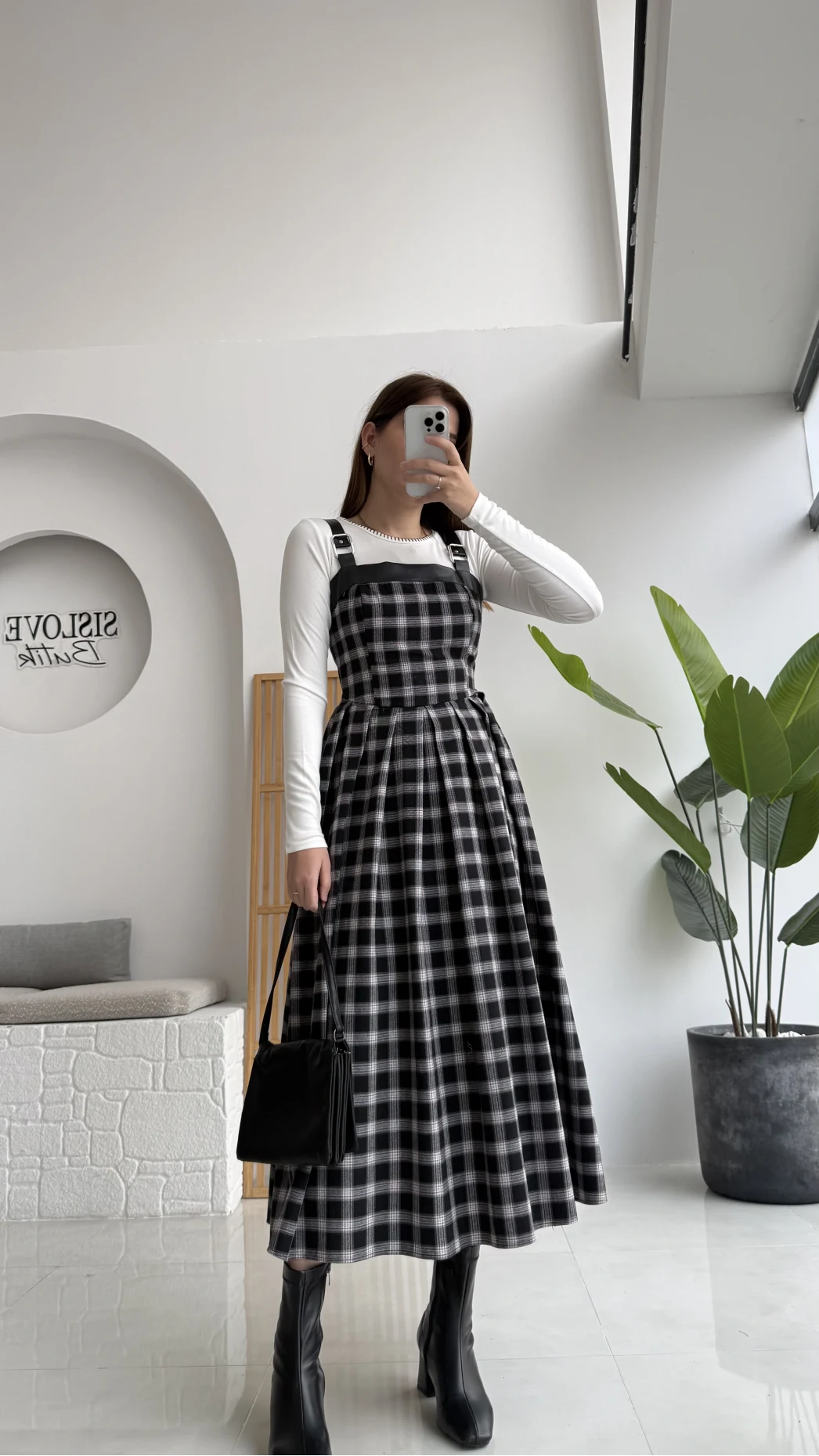 Siyah Deri Detaylı Ekose Desenli Elbise