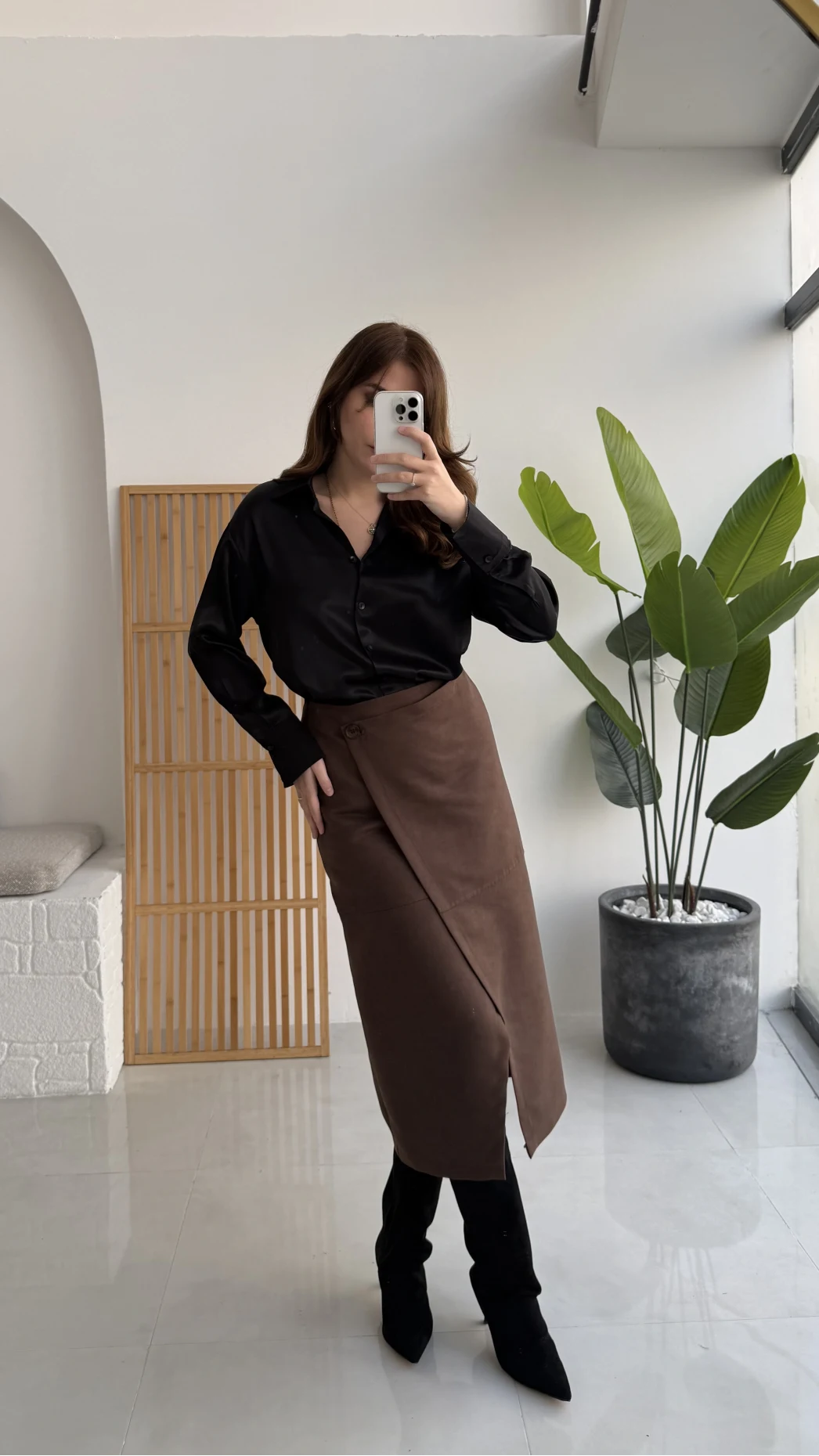 Tanya Asimetrik Kesim Düğme Detay Süet Etek - Acı Kahve