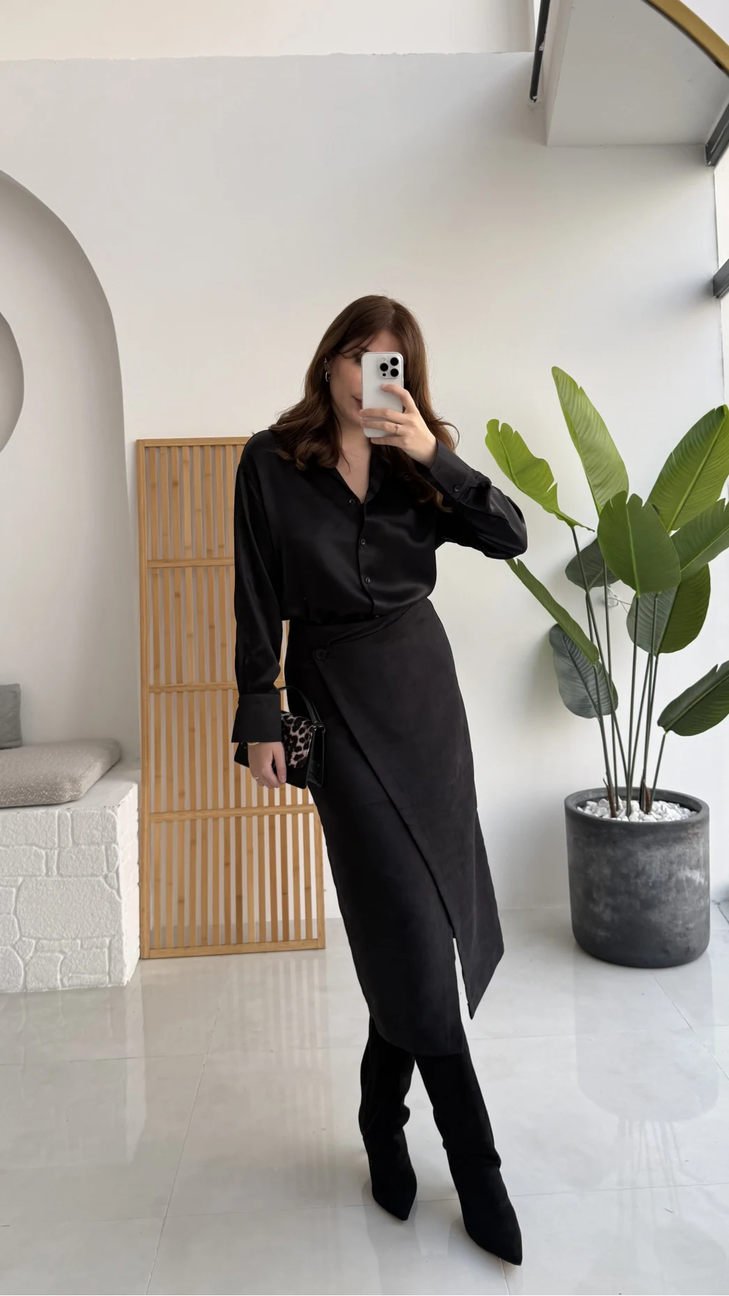 Tanya Asimetrik Kesim Düğme Detay Süet Etek - Siyah