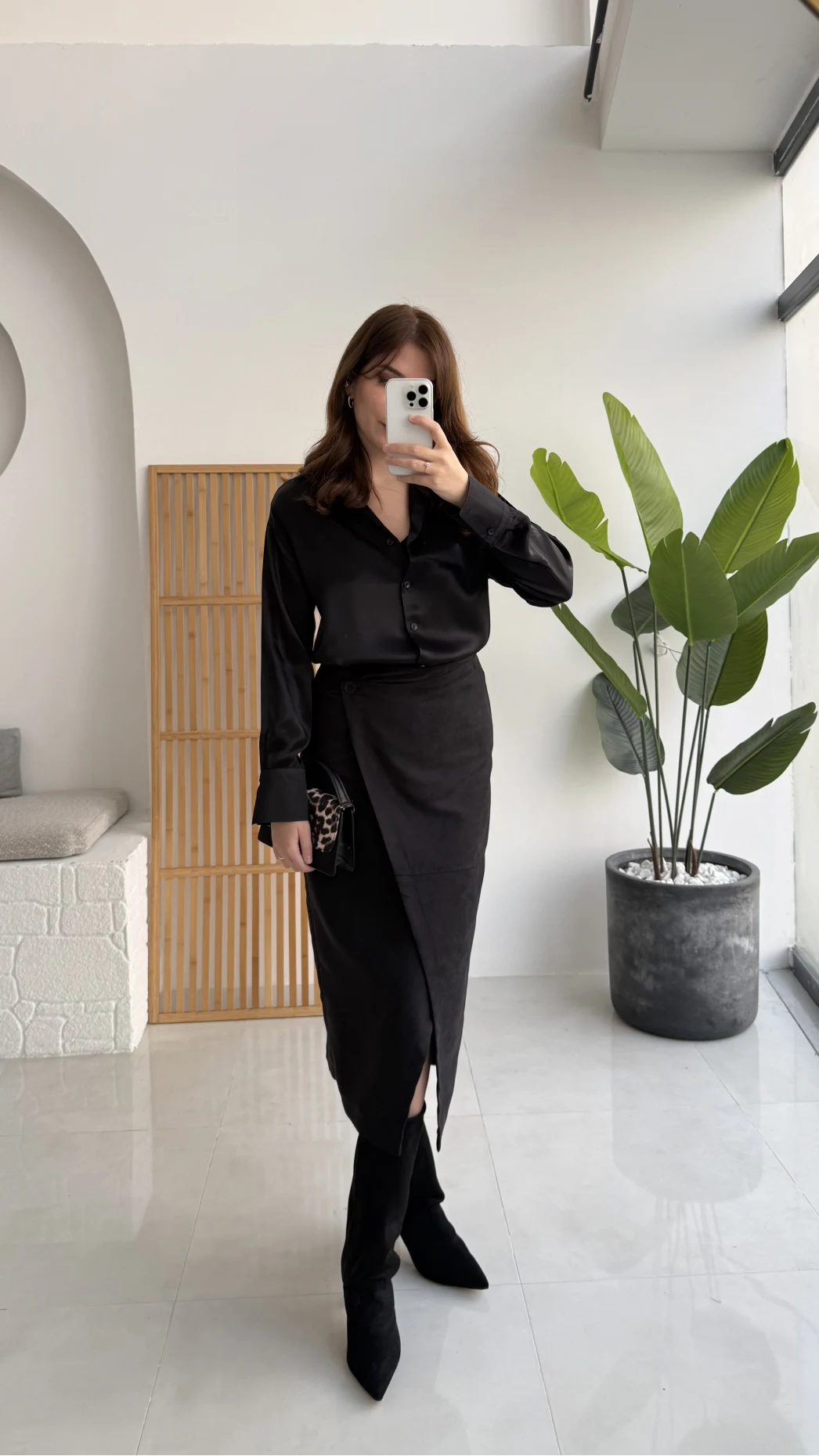 Tanya Asimetrik Kesim Düğme Detay Süet Etek - Siyah