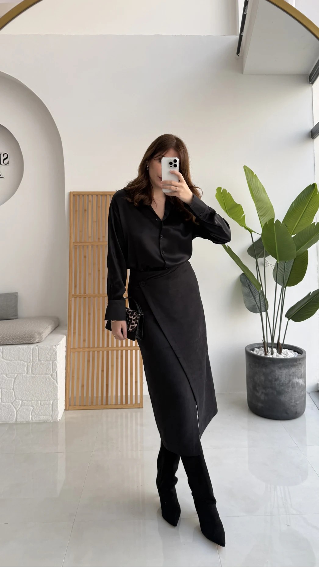 Tanya Asimetrik Kesim Düğme Detay Süet Etek - Siyah