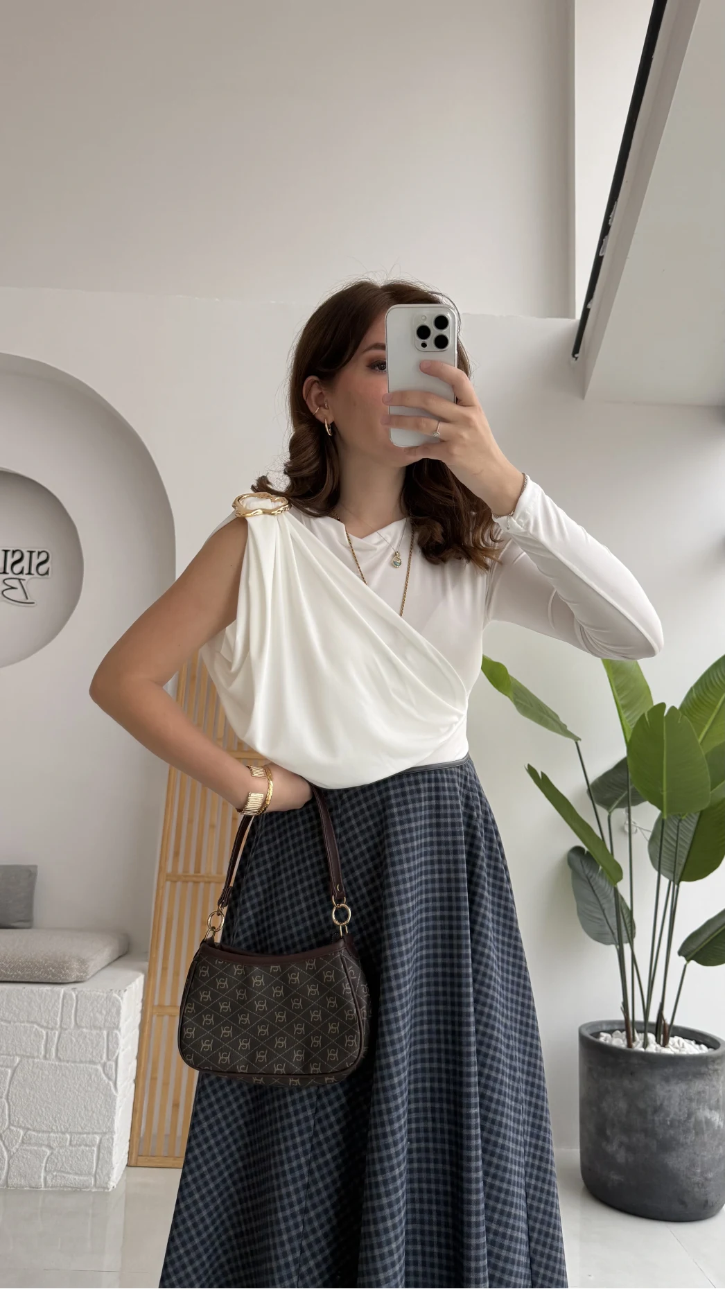 Tek Omuz Açık Aksesuar Detaylı Zıbın Bluz - Beyaz