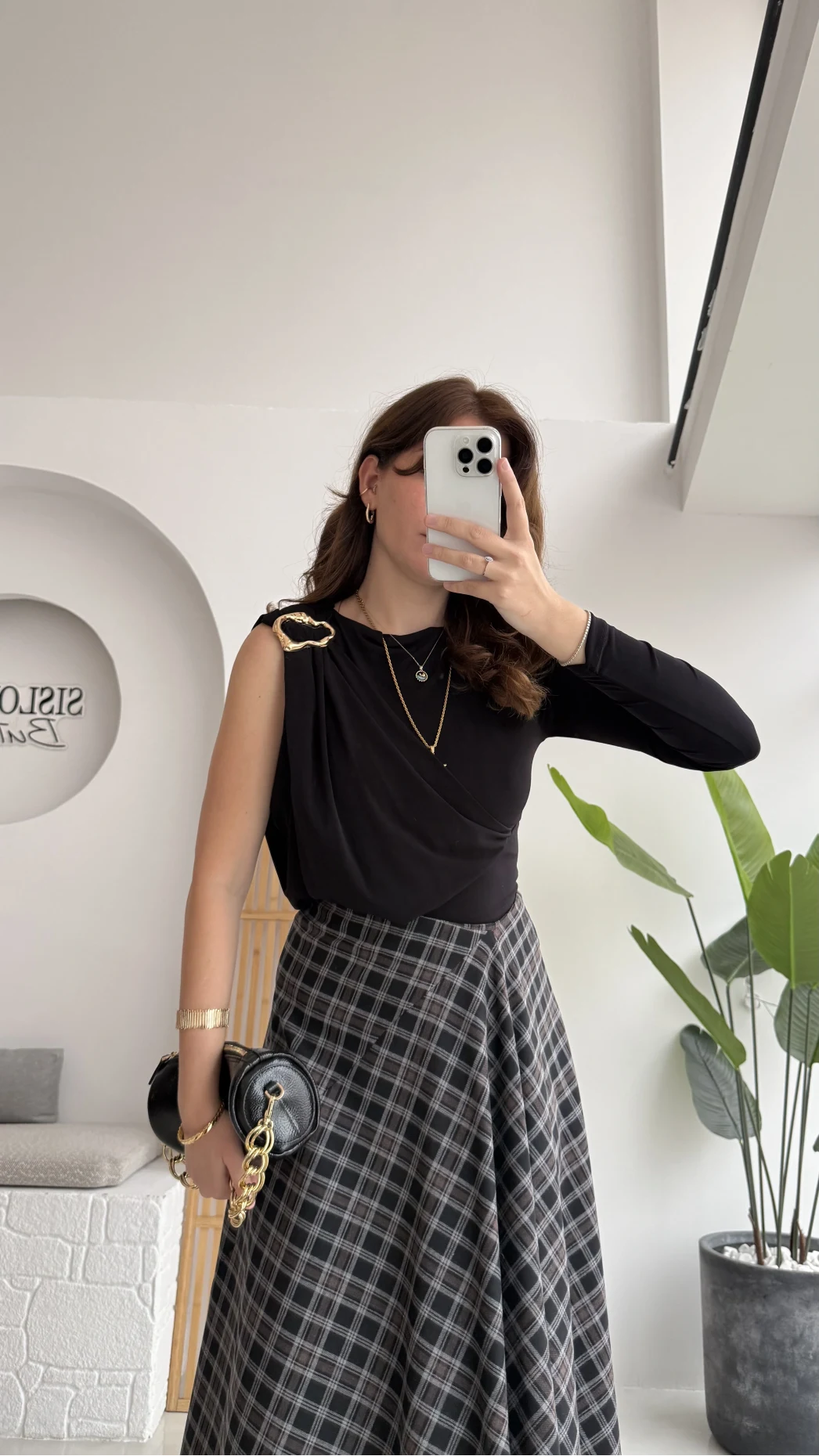 Tek Omuz Açık Aksesuar Detaylı Zıbın Bluz - Siyah