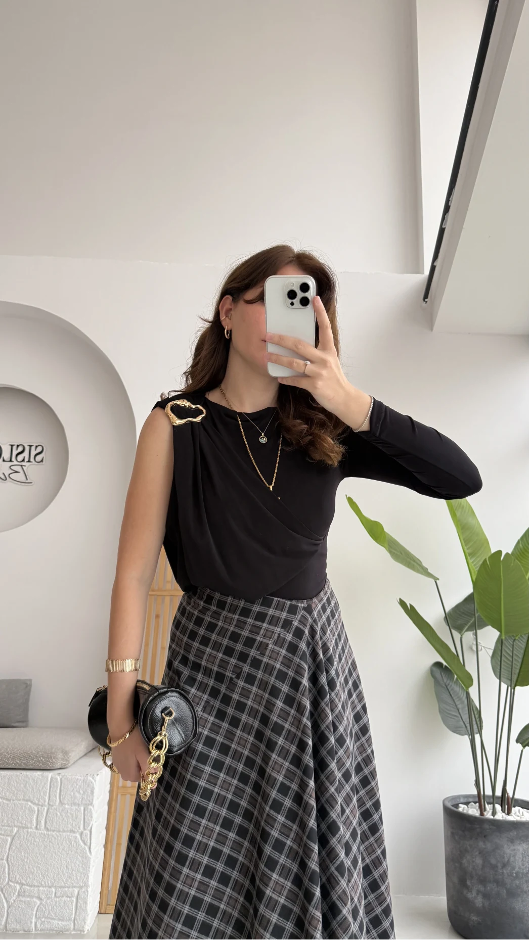 Tek Omuz Açık Aksesuar Detaylı Zıbın Bluz - Siyah