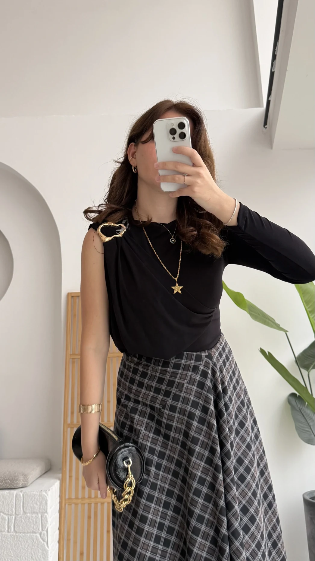 Tek Omuz Açık Aksesuar Detaylı Zıbın Bluz - Siyah