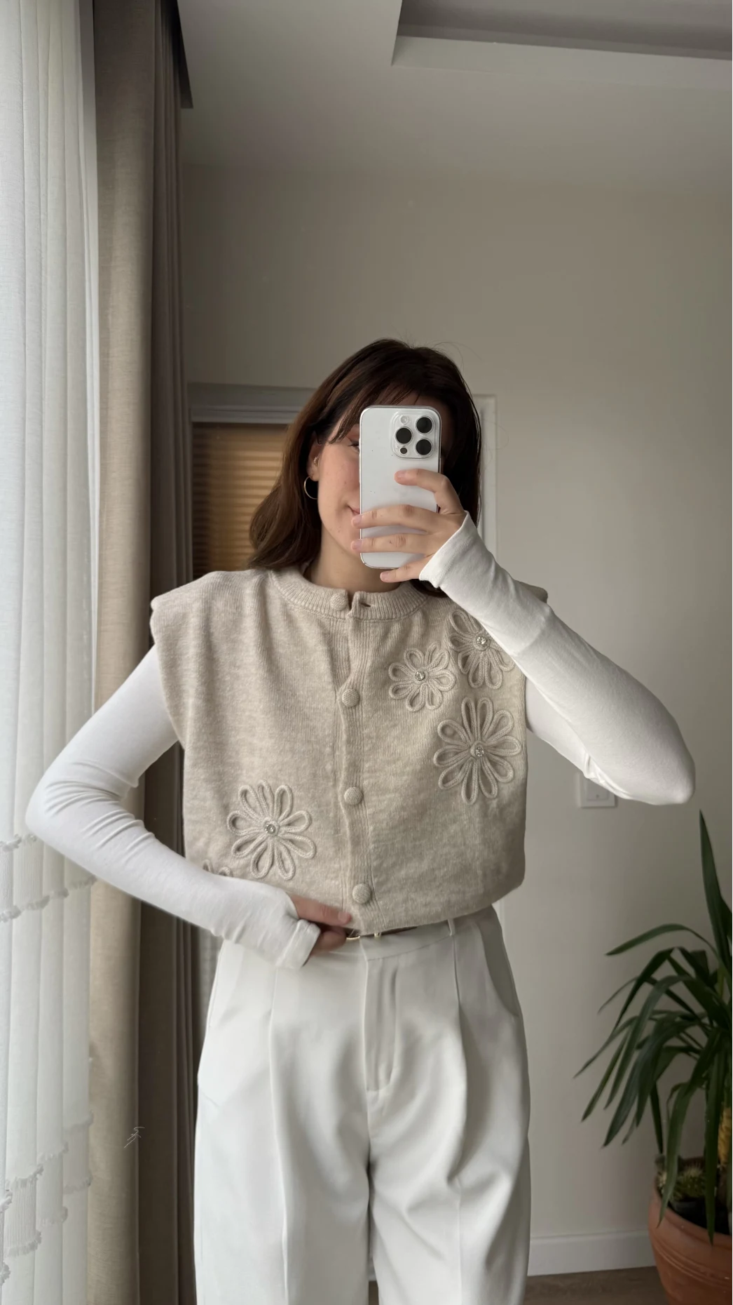 Vatkalı Krem Taşlı Yelek