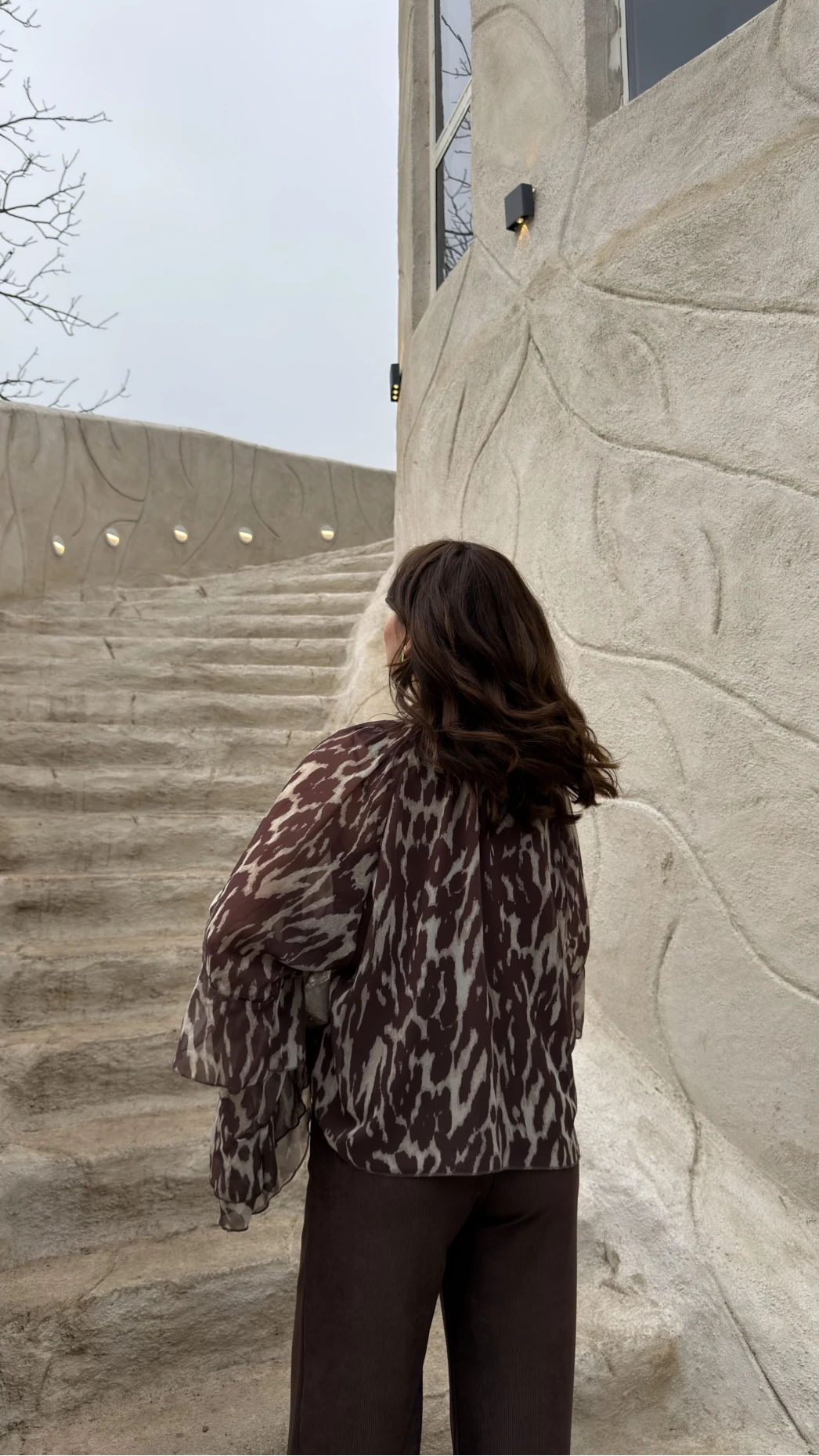 Velma Fular Bağlamalı Desenli Şifon Bluz - Kahverengi - Kod: 5024