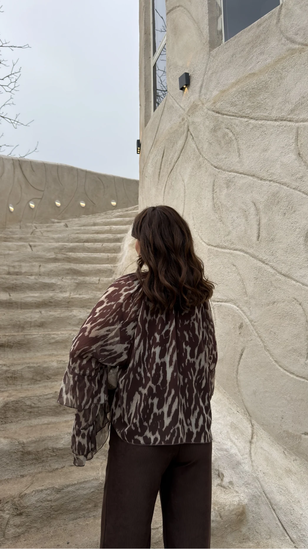 Velma Fular Bağlamalı Desenli Şifon Bluz - Kahverengi - Kod: 5024