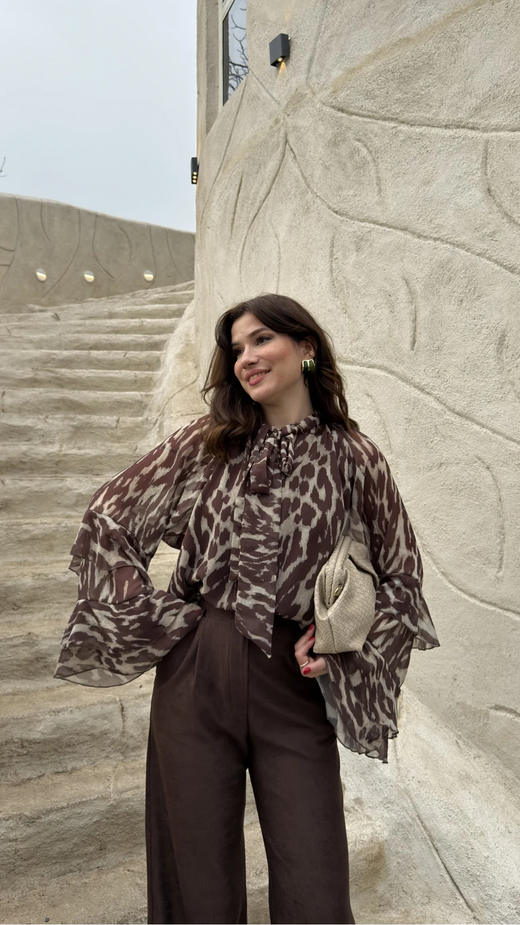 Velma Fular Bağlamalı Desenli Şifon Bluz - Kahverengi - Kod: 5024