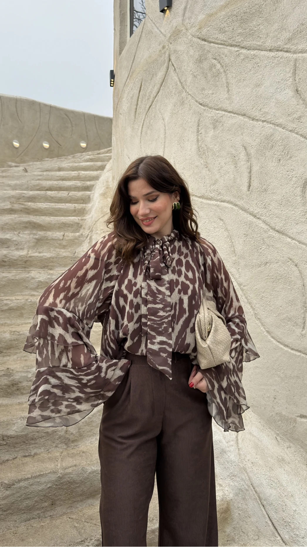 Velma Fular Bağlamalı Desenli Şifon Bluz - Kahverengi - Kod: 5024