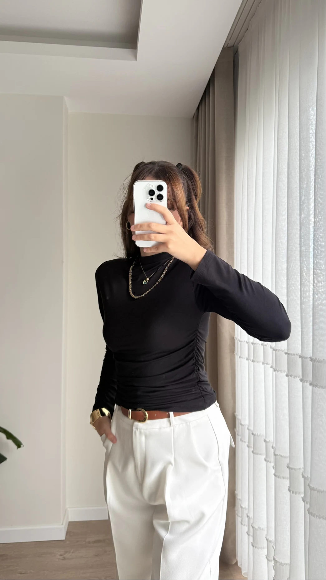 Yandan Büzgülü Siyah Bluz