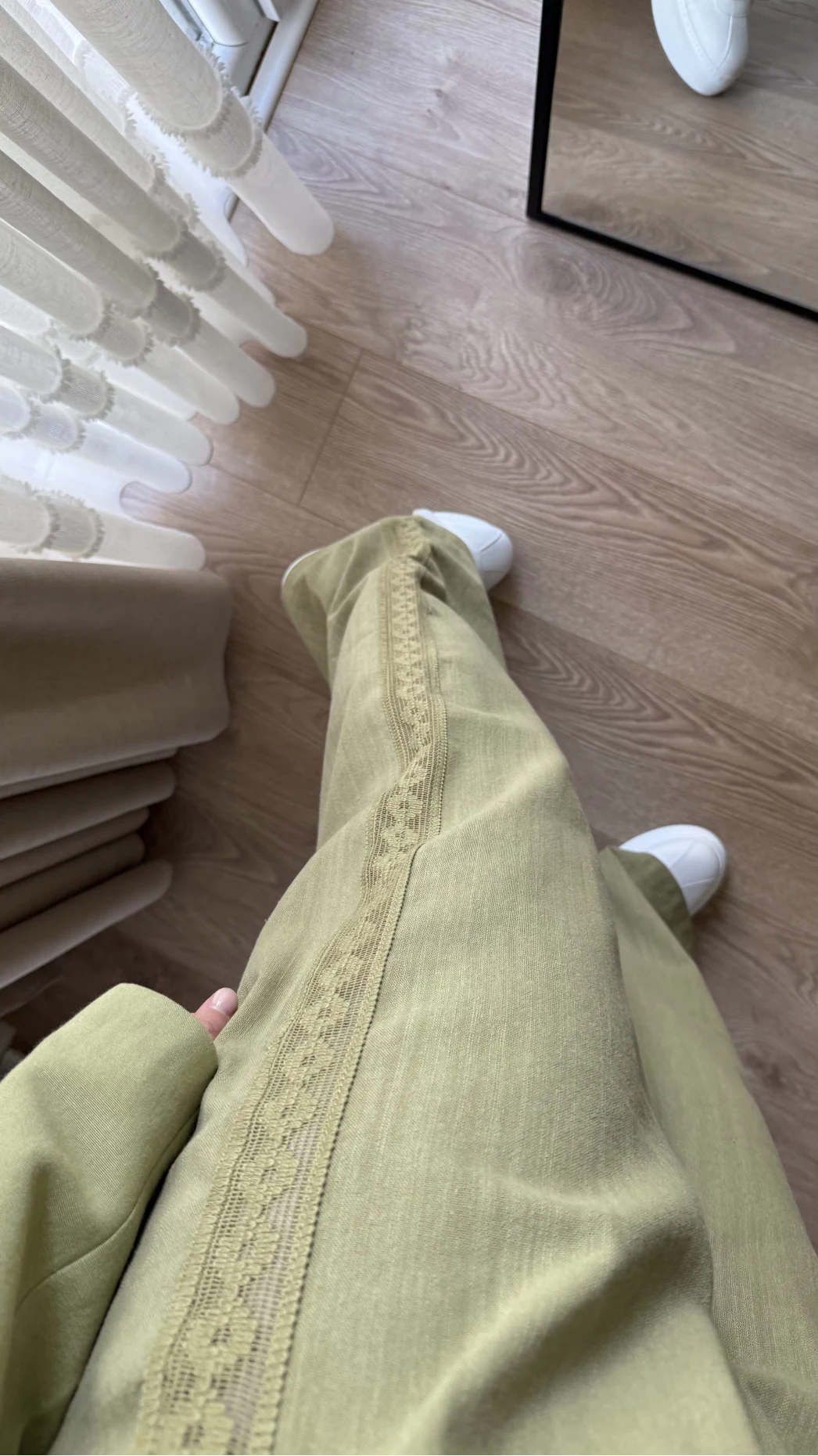 Yanı Dantel Şeritli Haki Keten Palazzo Pantolon