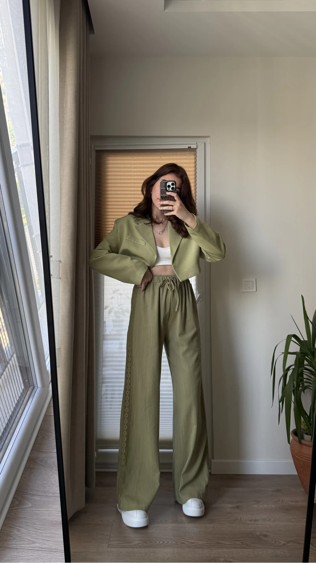 Yanı Dantel Şeritli Haki Keten Palazzo Pantolon