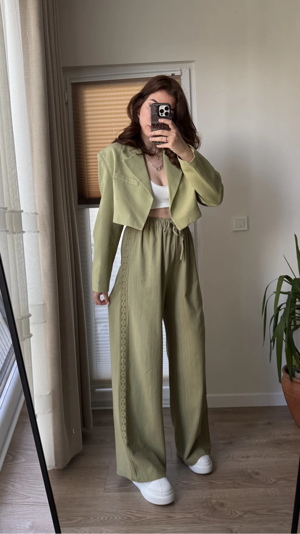 Yanı Dantel Şeritli Haki Keten Palazzo Pantolon