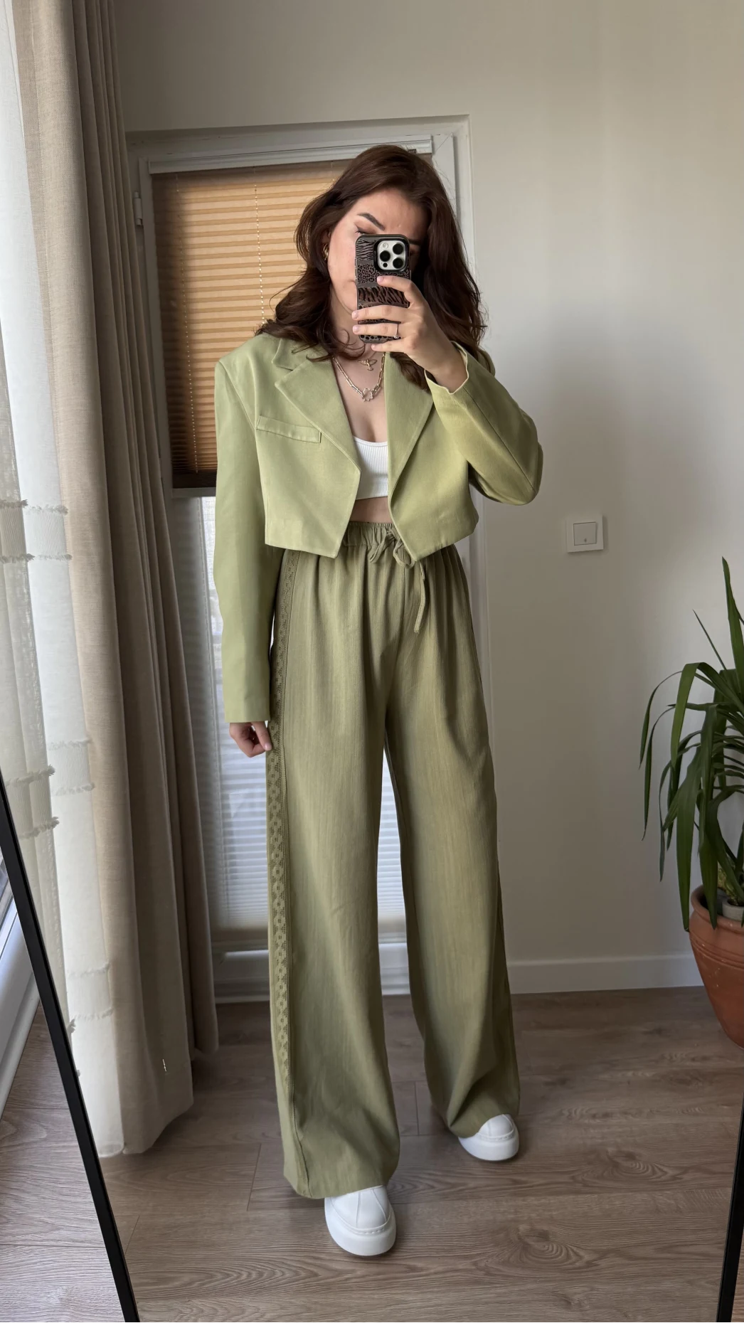 Yanı Dantel Şeritli Haki Keten Palazzo Pantolon