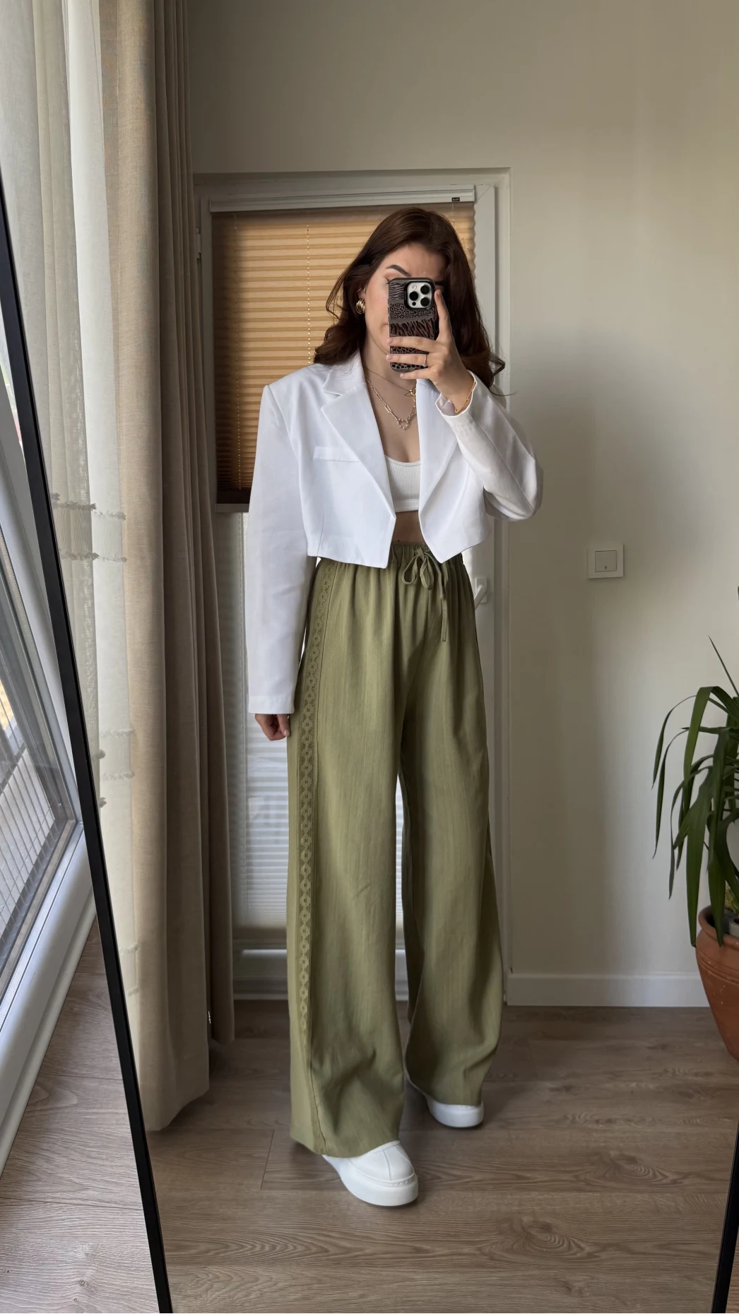 Yanı Dantel Şeritli Haki Keten Palazzo Pantolon