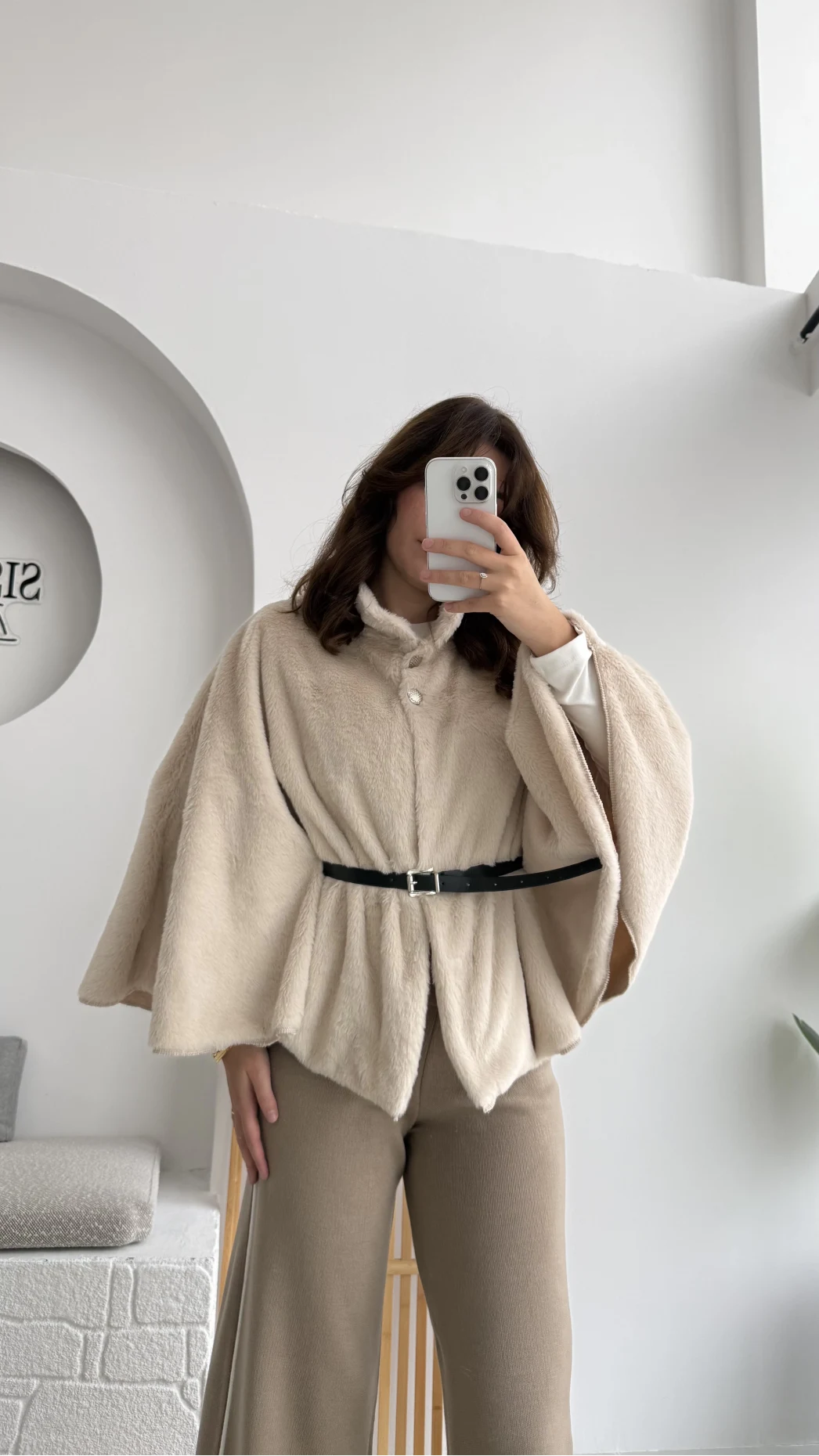 Yumoş Panço Kemerli Düğmeli Dik Yaka