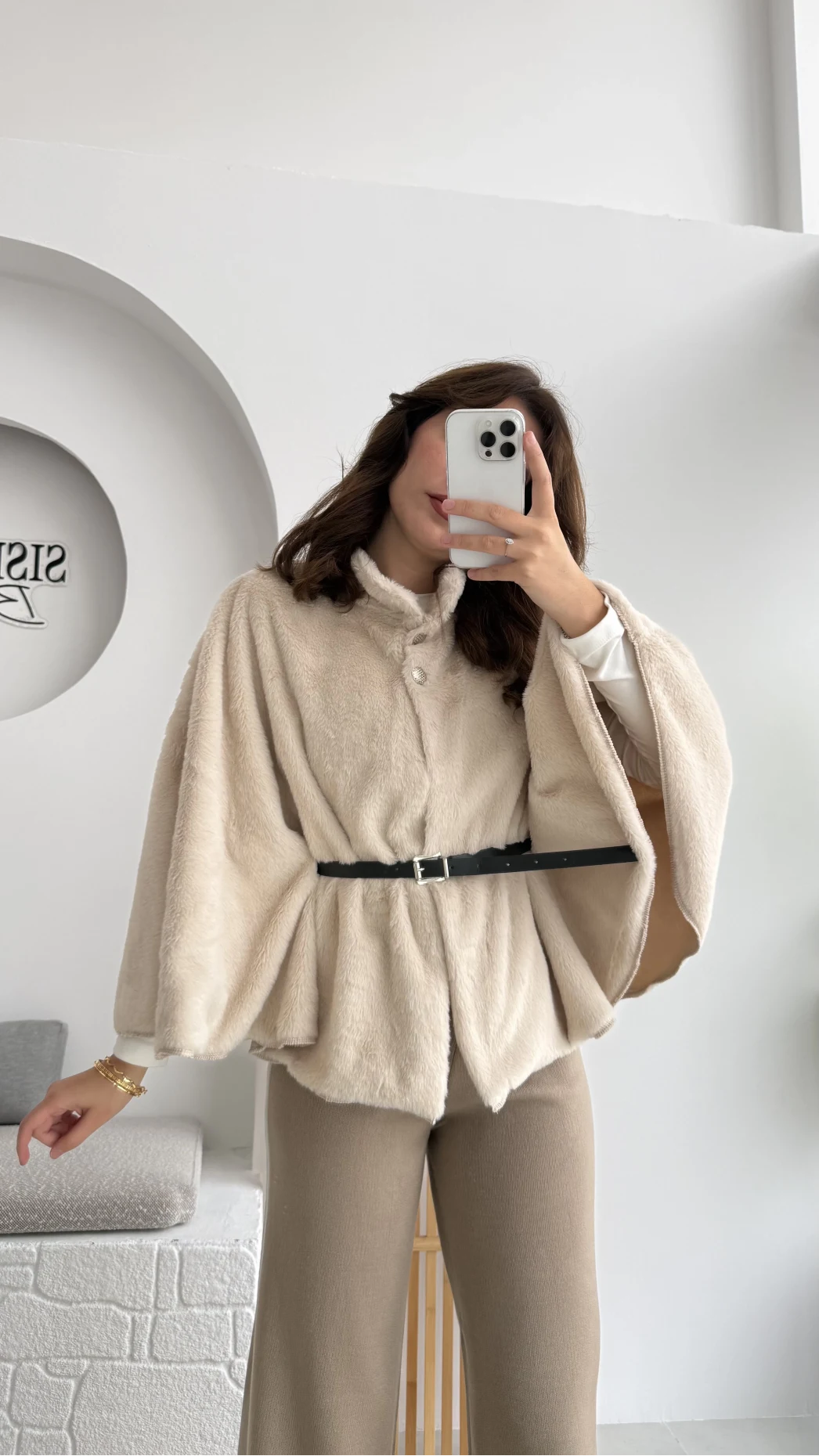 Yumoş Panço Kemerli Düğmeli Dik Yaka