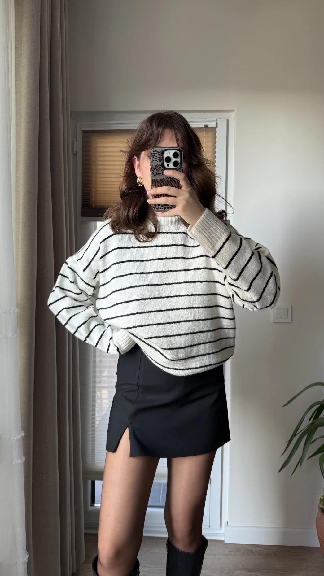 Lara Mini Yırtmaçlı Şort Etek Siyah