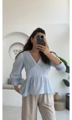 1034 - Freesia Dantel Detay Müslin Bluz - Bebe Mavisi