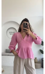 1034 - Freesia Dantel Detay Müslin Bluz - Şeker Pembesi