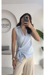 1036 - Rarity Polo Yaka Sıfır Kol Müslin Bluz - Bebe Mavisi