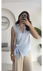 1036 - Rarity Polo Yaka Sıfır Kol Müslin Bluz - Bebe Mavisi