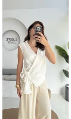 1036 - Rarity Polo Yaka Sıfır Kol Müslin Bluz - Kırık Beyaz