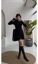 Boğazlı Uzun Kollu Parmak Geçmeli Eteği Volanlı Kısa Elbise -Siyah