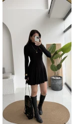 Boğazlı Uzun Kollu Parmak Geçmeli Eteği Volanlı Kısa Elbise -Siyah