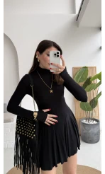 Boğazlı Uzun Kollu Parmak Geçmeli Eteği Volanlı Kısa Elbise -Siyah