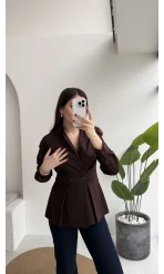 Coquette Pile Detay Düğmeli Kısa Bluz - Acı Kahve - Kod: 5426